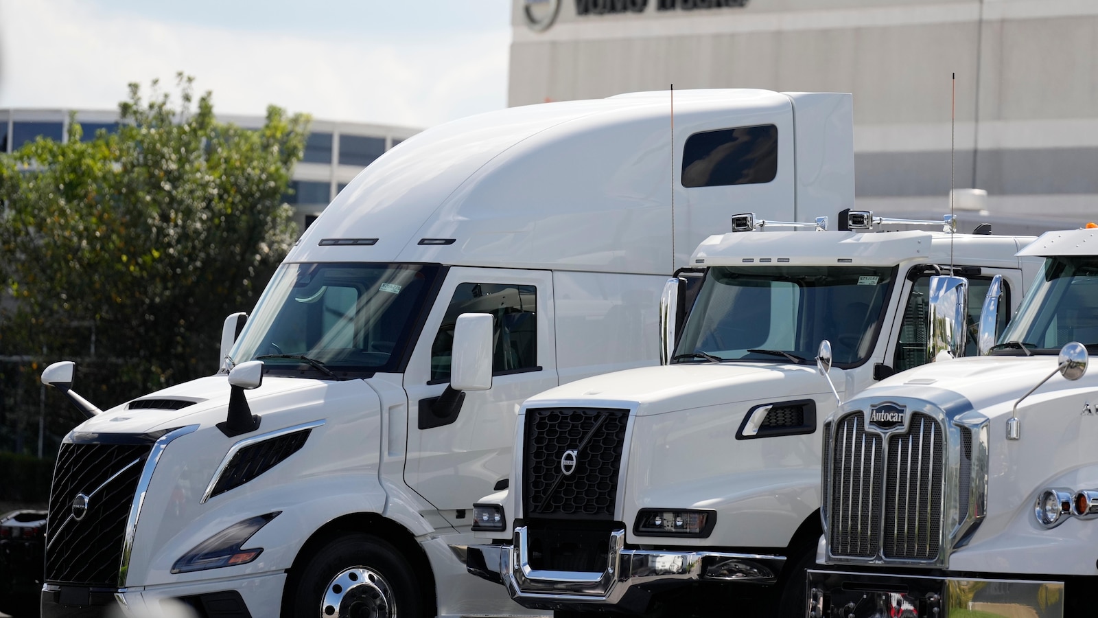 Trump finds new trade targets -- pharmaceuticals, kitchen cabinets and heavy trucks