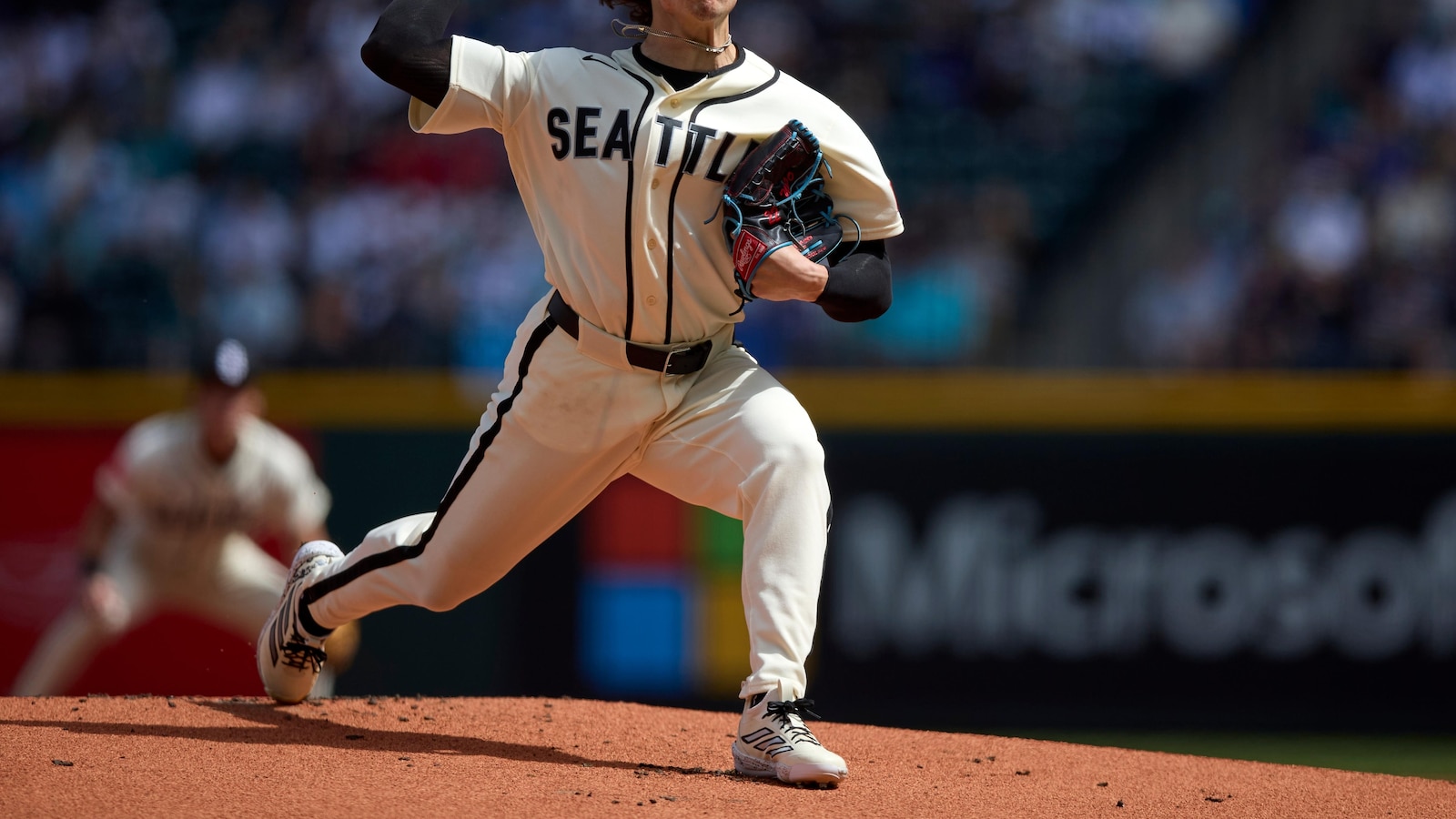 Woo goes 7 strong innings as the Mariners power past the Rangers 5-2