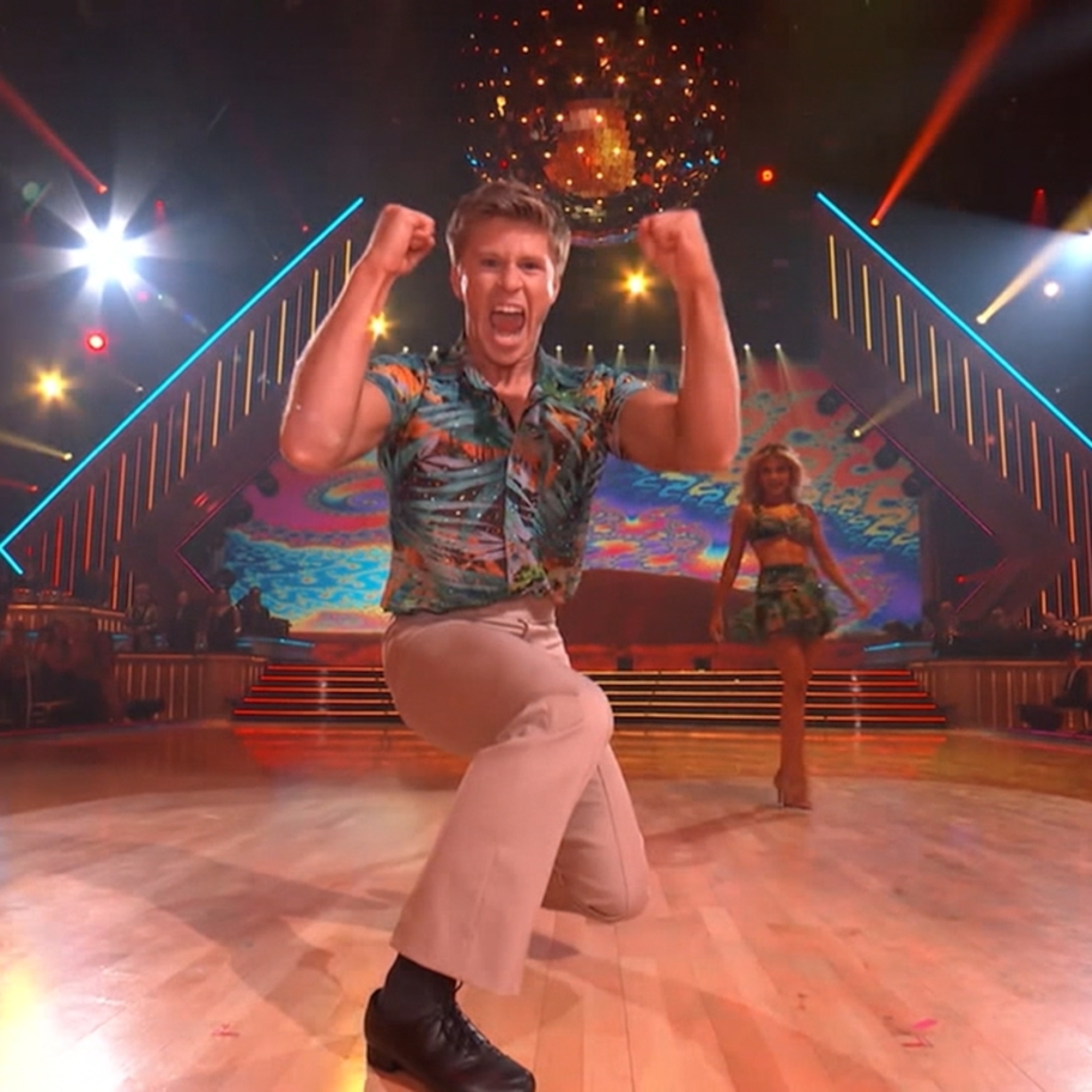 Robert Irwin steals the show at 'DWTS' season 34 premiere - ABC News