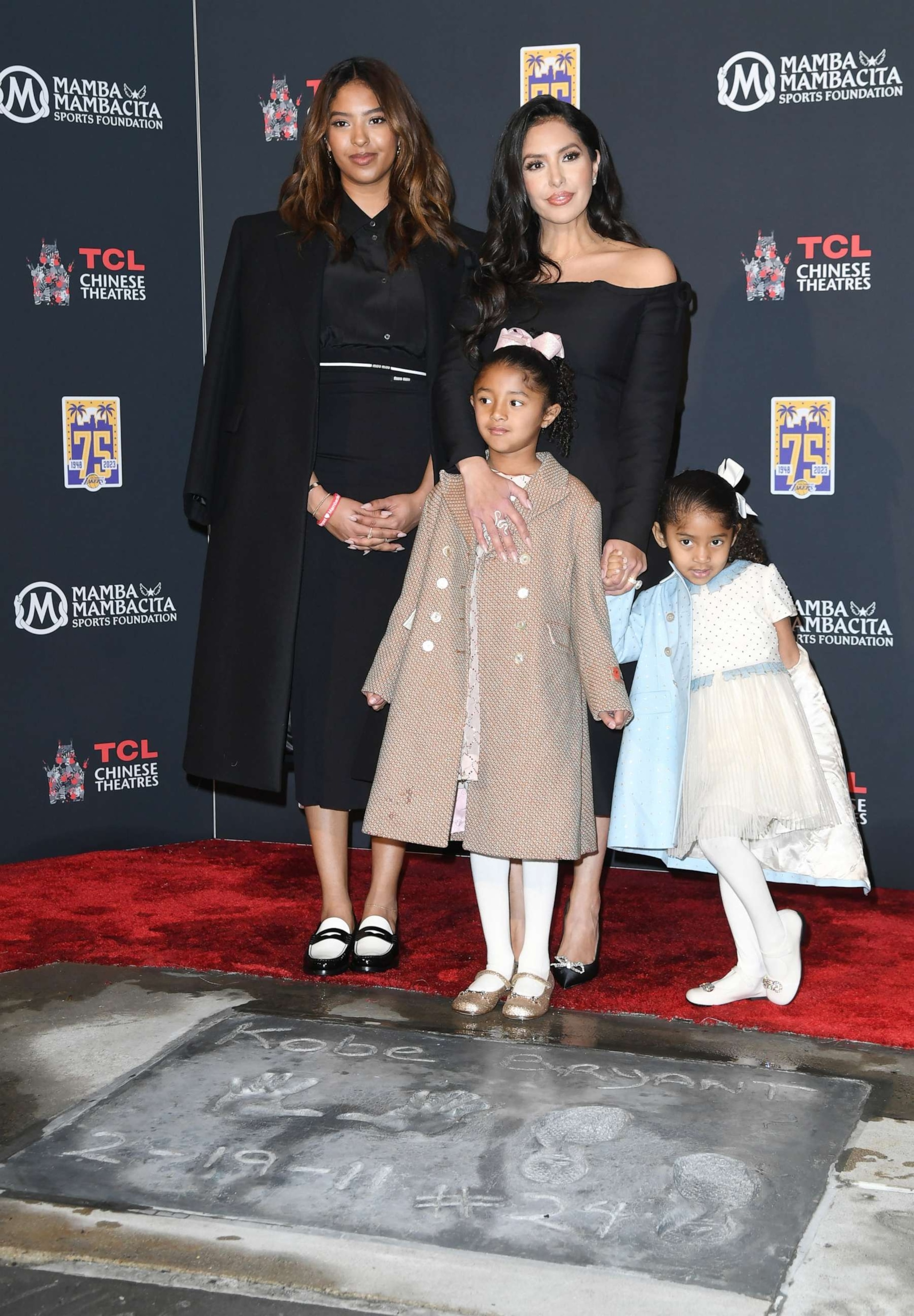 Kobe Bryant, wife Vanessa and daughters Natalia and Gianna enjoy