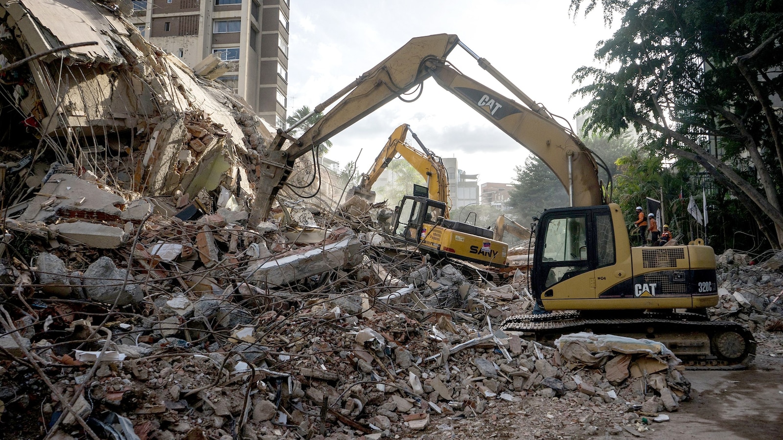 Venezuela earthquakes live updates: Death toll rises to at least 589, president says