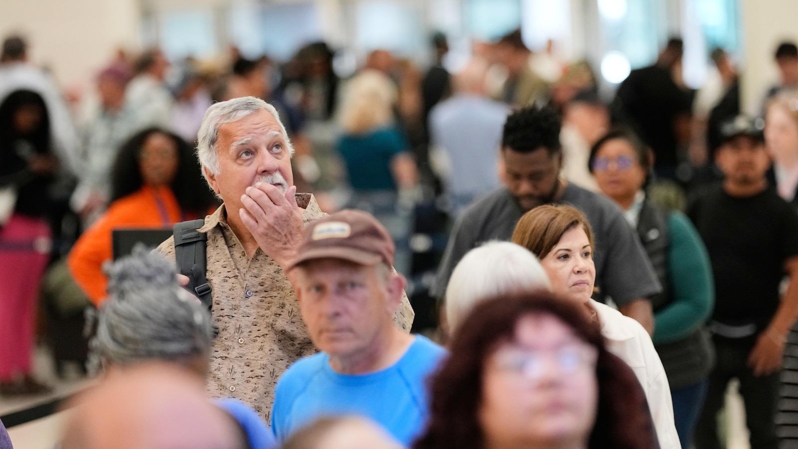 Record-high passenger wait times at airports, but no deal yet on the 40th day of the shutdown