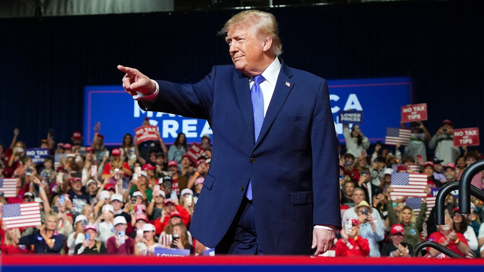 Midterm elections live updates: Trump's weekend rallies in Kansas, Iowa are back on