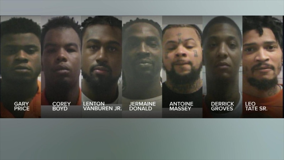 Video Manhunt for escaped inmates continues - ABC News