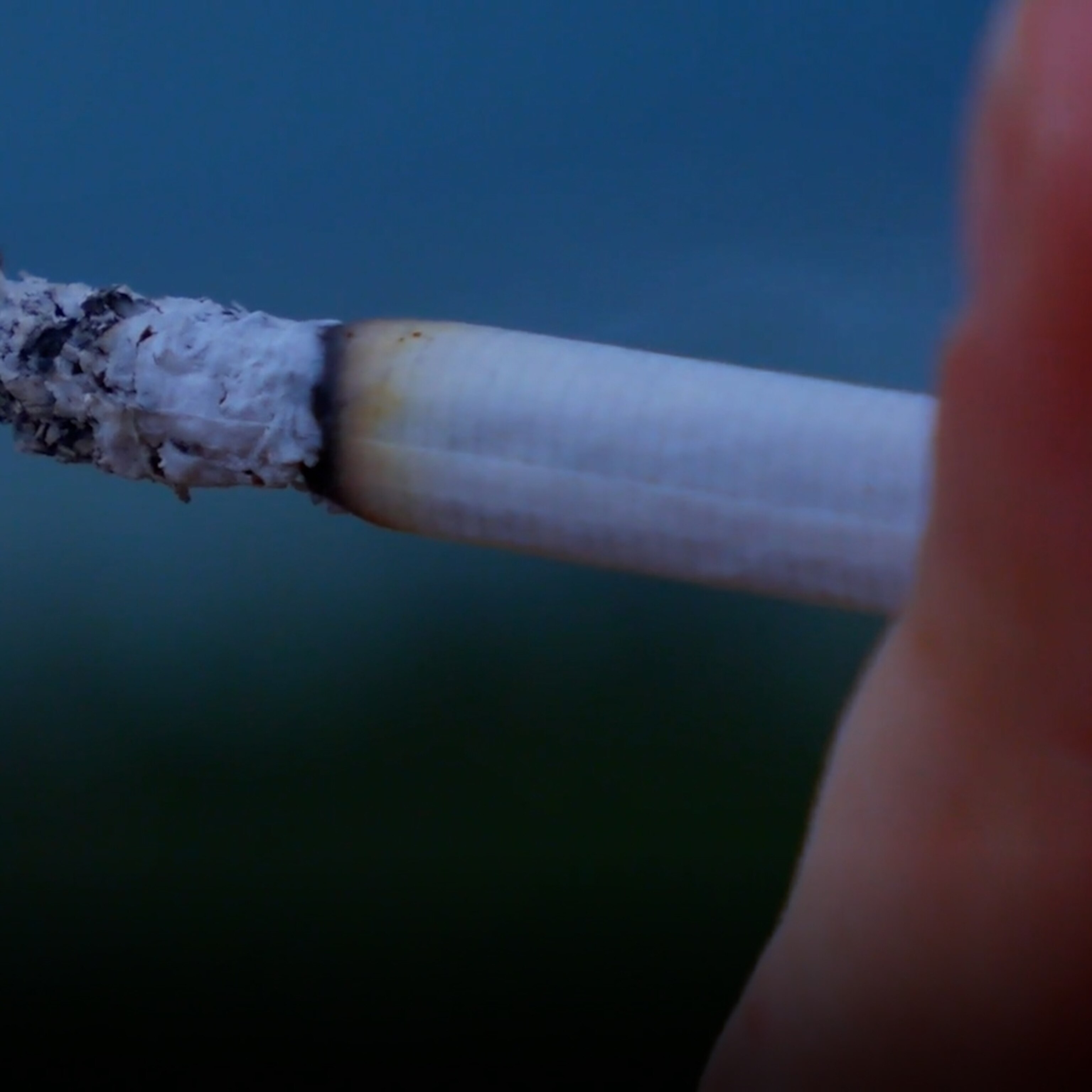 Smoking rate among US adults drops to record low as vape use rises: CDC