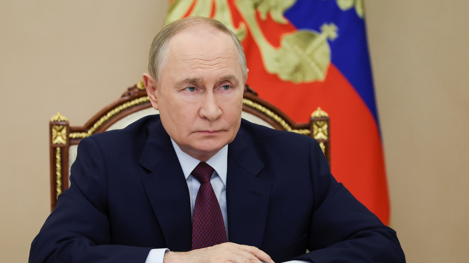 Британският шеф на шпионина казва, че вижда никакви доказателства, че Путин иска да договори мир в Украйна 