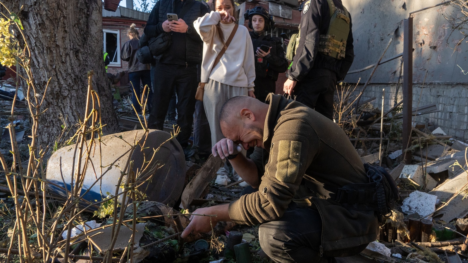 Русия удари моста в Киев в нова тактика, за да наруши живота в украинската столица