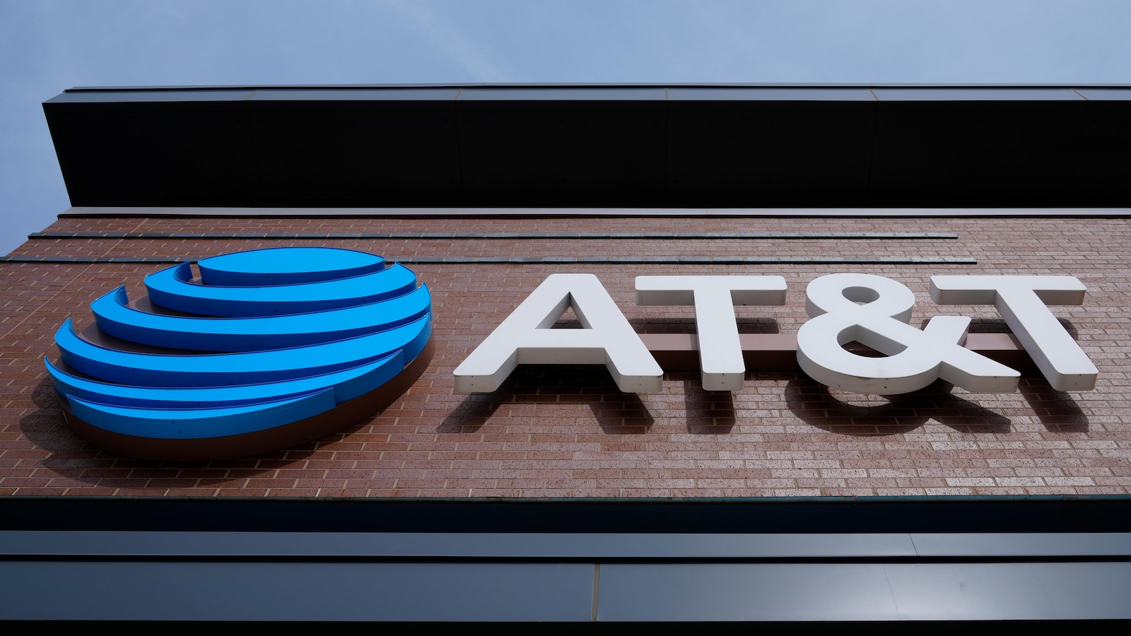 AT&T reached a $177M data breach settlement. What consumers should know about claiming their money