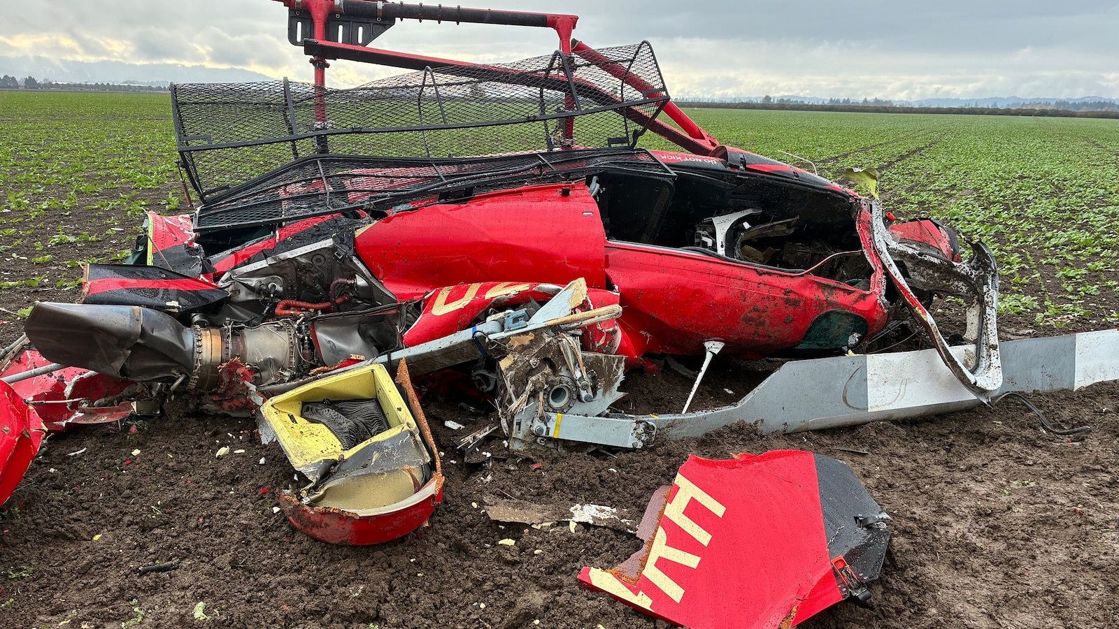 Tres muertos en contratiempo tenue de dos helicópteros cerca del aeropuerto de Oregón: Sheriff
