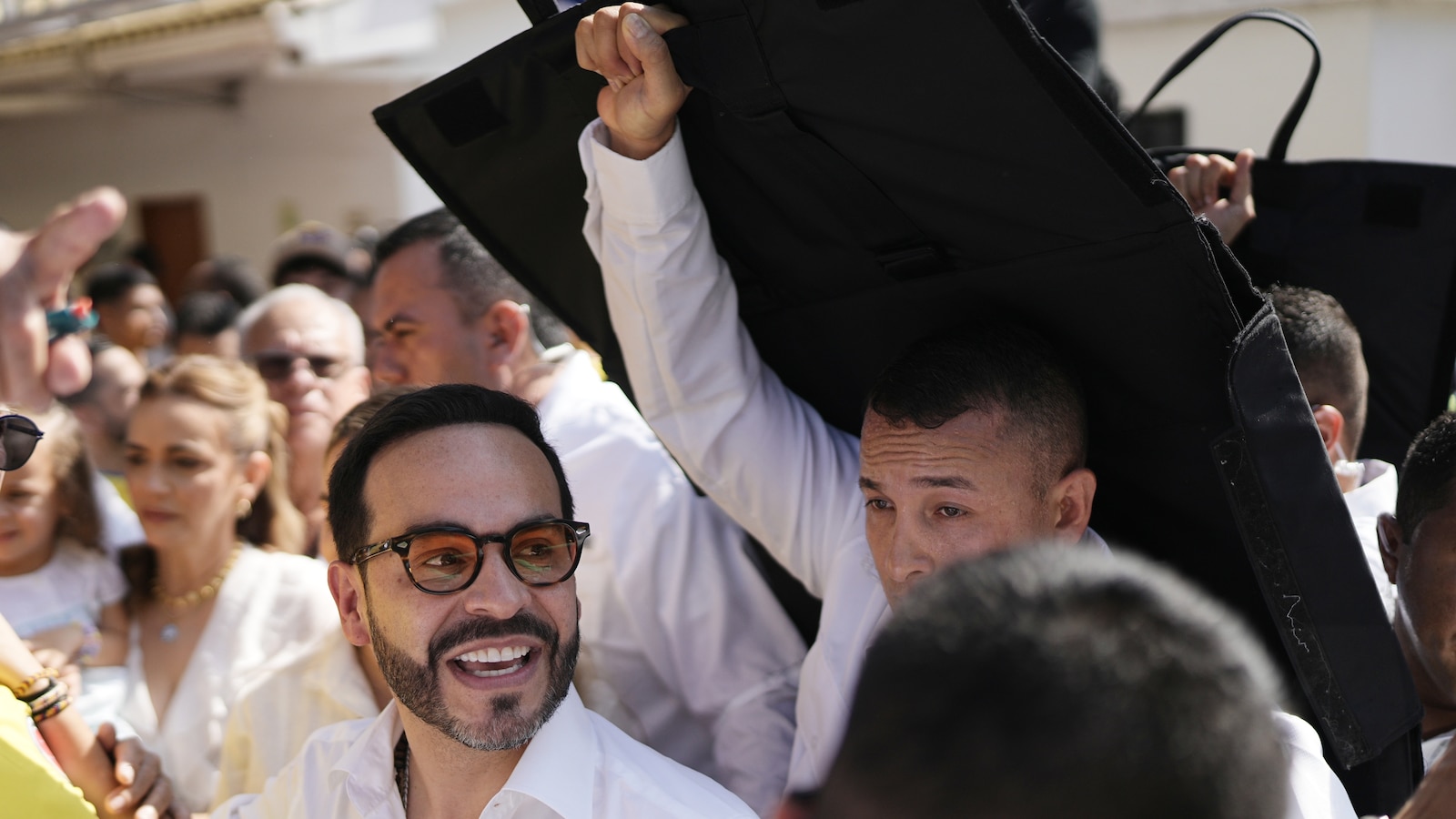 Pro-Trump candidate takes lead in Colombia's presidential race