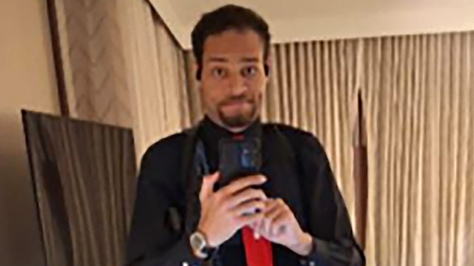 Alleged White House correspondents' dinner suspect took photo before attack: Feds