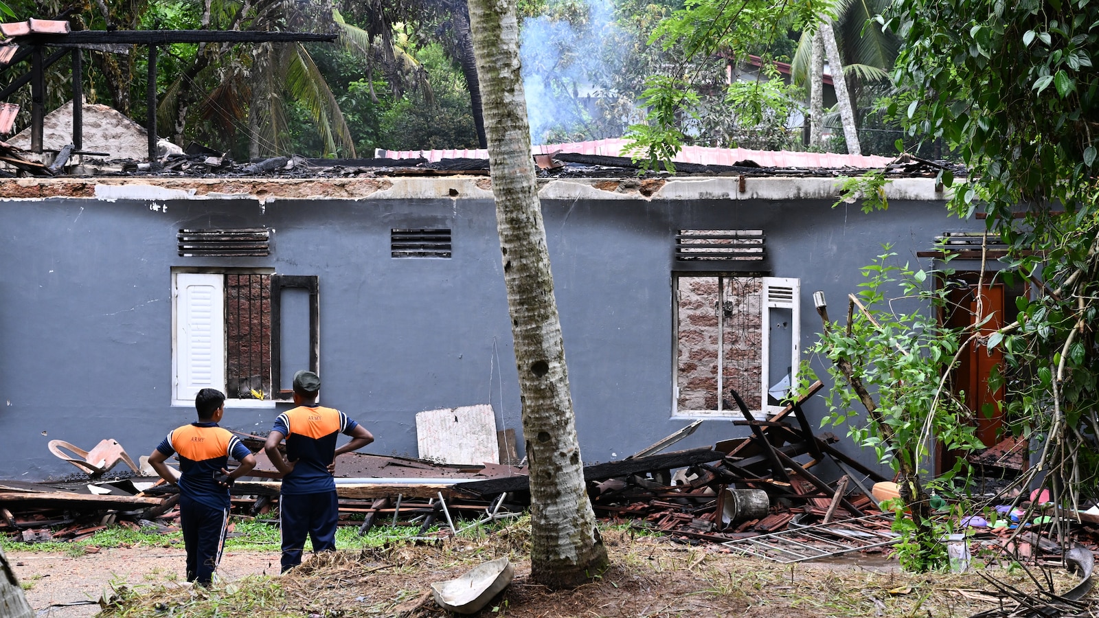 A fire at a nursing home in Sri Lanka has killed 12 people, police say