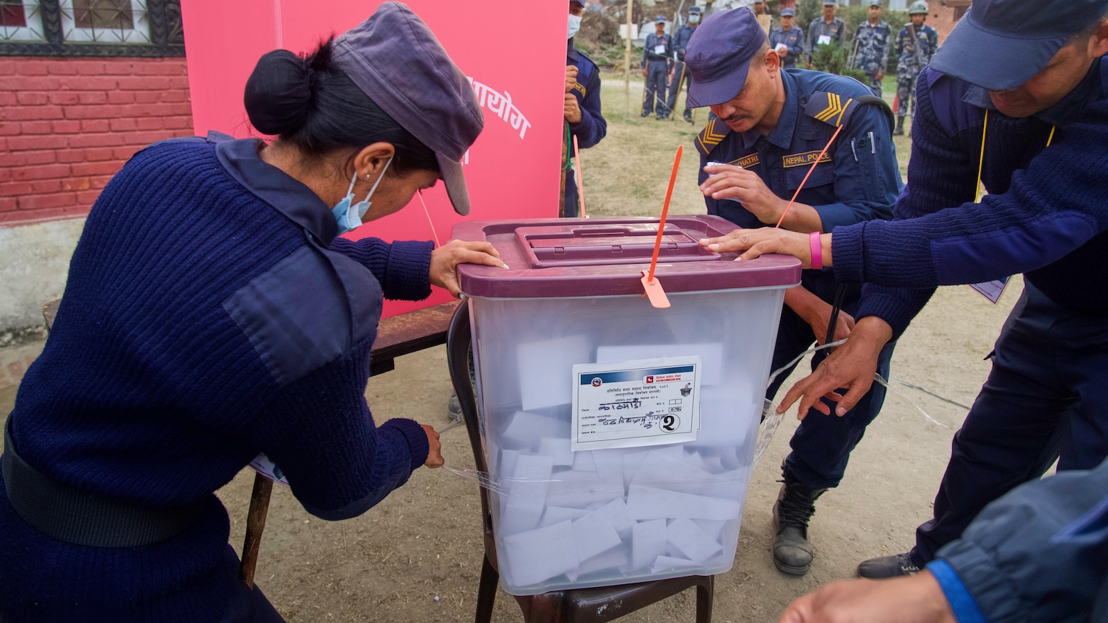 La votación fue pacífica en las primeras elecciones celebradas en Nepal desde las protestas lideradas por jóvenes en septiembre.