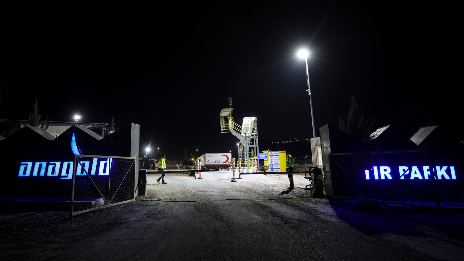 Hundreds of rescuers deployed in search for 9 workers missing at landslide-hit Turkish gold mine