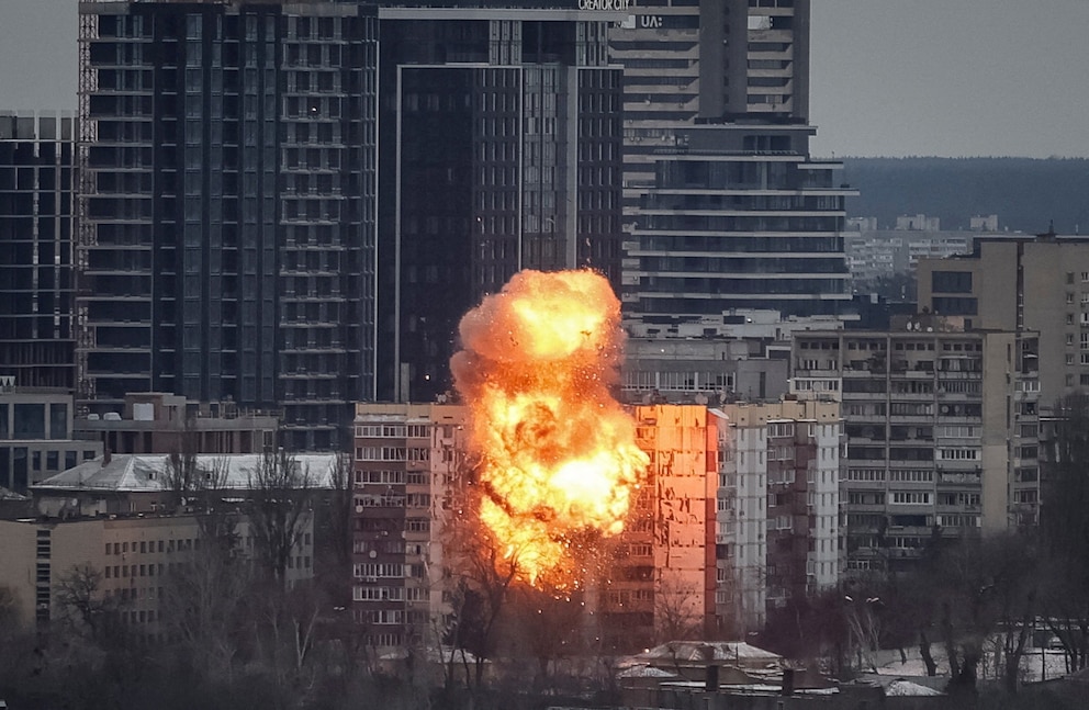 PHOTO: Russian missile and drone strike in Kyiv