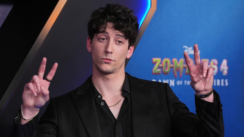 Teagan Croft, Milo Manheim to star in live-action 'Tangled' film