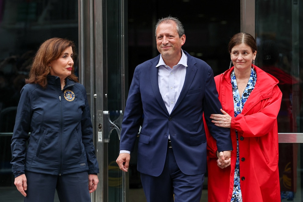 PHOTO: New York City Comptroller and mayoral candidate Brad Lander exits after being arrested at an immigration court, with his wife Meg Barnette and New York State Governor Kathy Hochul, in New York, June 17, 2025. 