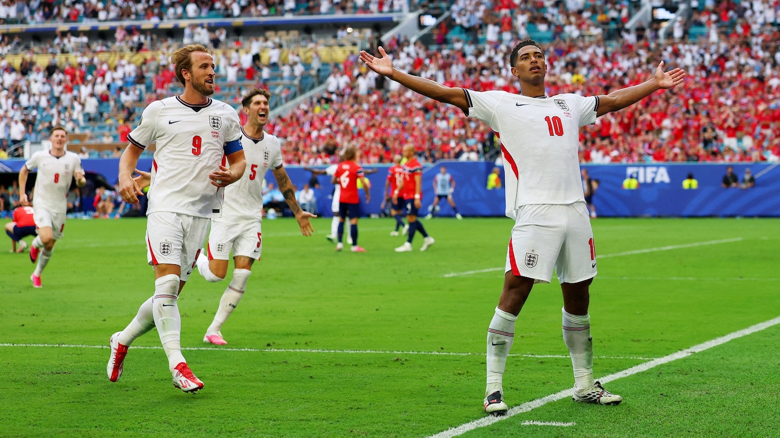 Bellingham scores twice to lift England past Norway 2-1, into World Cup semifinals