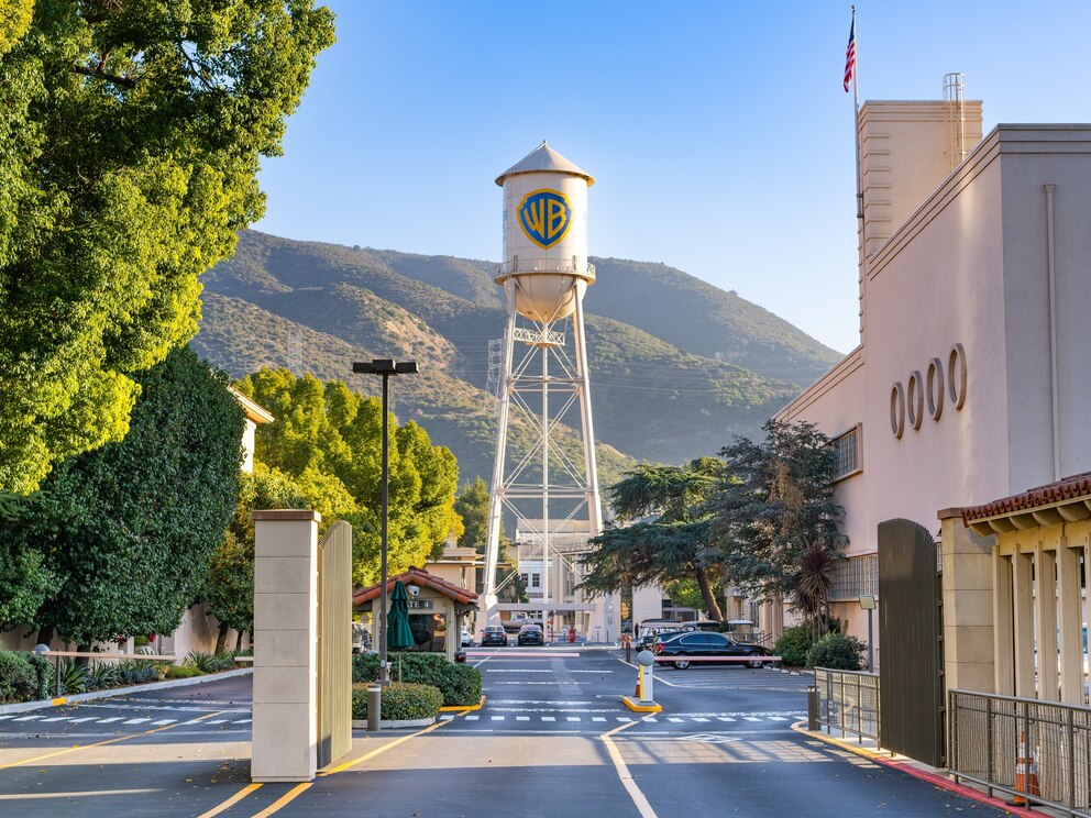 PHOTO: Burbank Exteriors And Landmarks - 2023