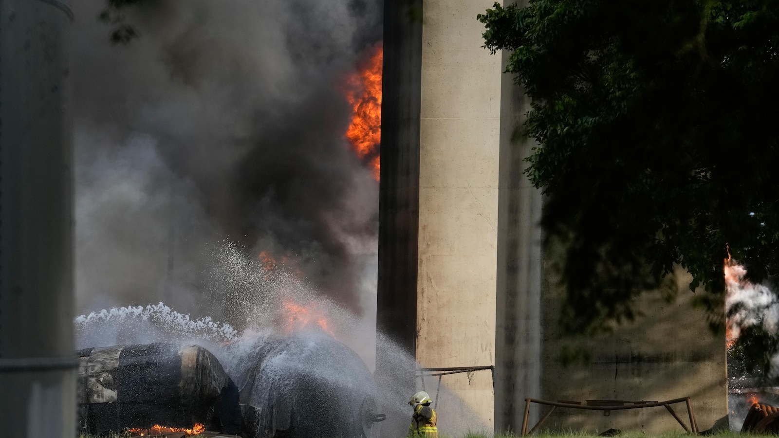 Brug over het Panamakanaal gesloten nadat een vrachtwagenexplosie één persoon doodde