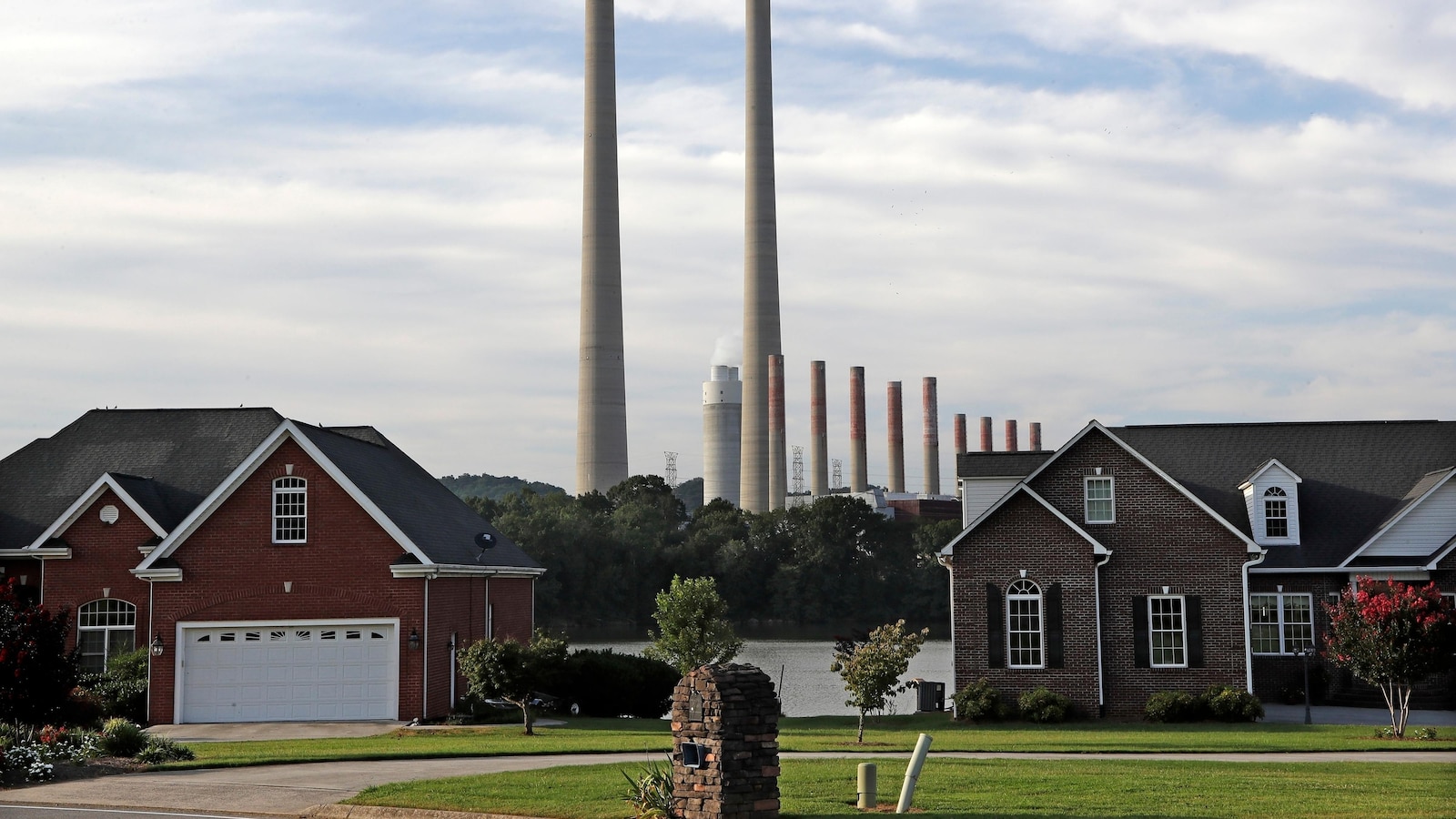 US’s largest public utility says it now doesn’t want to close two coal-fired plants