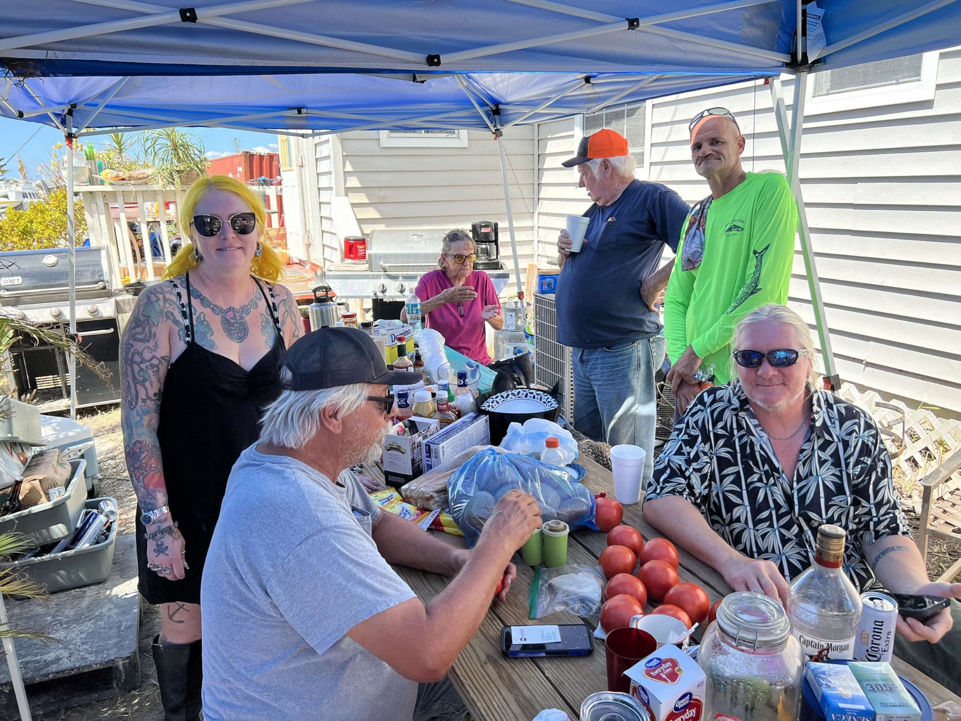 PHOTO: People prepare food for their neighbors, in Matlacha, Fla.