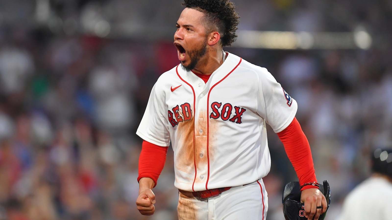 A bat flip, a shout of ‘Venezuela’ and tears for home as Red Sox 1B Willson Contreras plays on