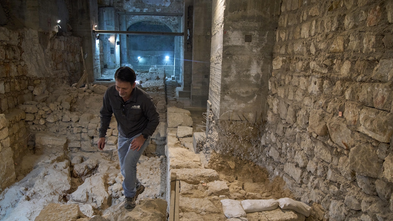 Археолозите откриха най дългите останки от древна стена която някога