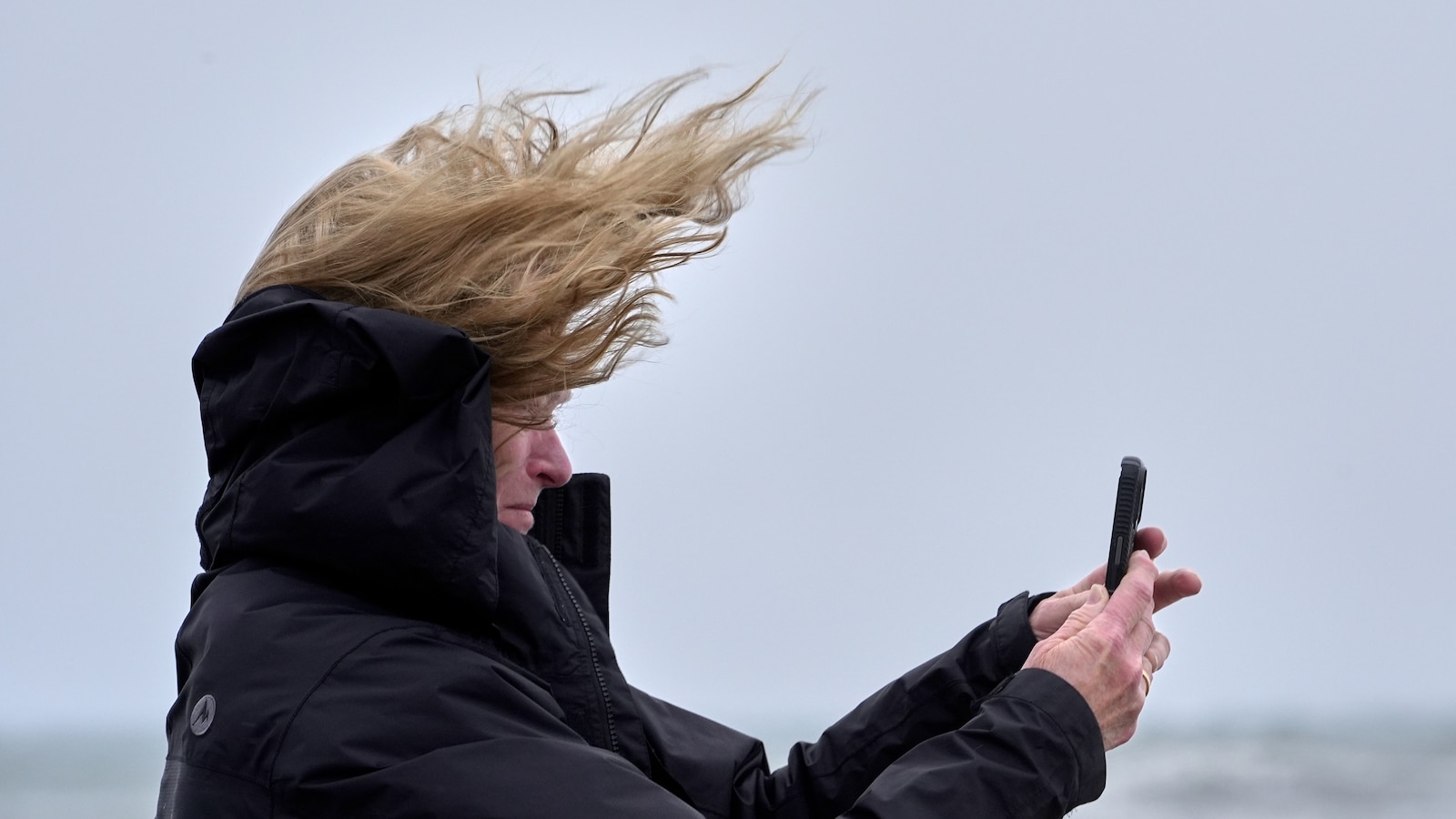  Powerful nor&rsquo;easter floods Northeast, leaves over 130,000 without power as high tides threaten coast