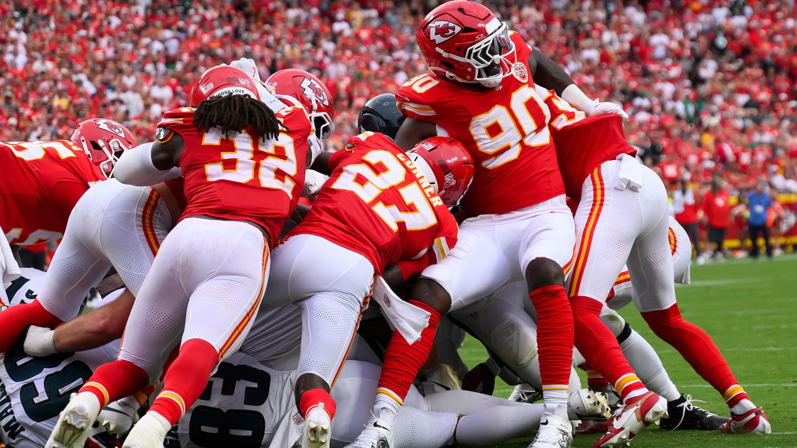 NFL: Eagles should’ve been penalized for a false start on a tush-push conversion vs. the Chiefs