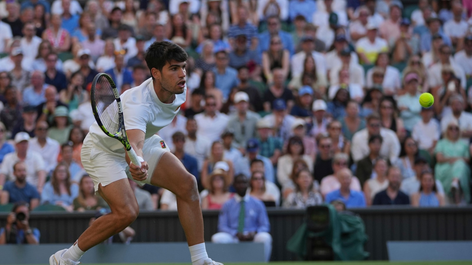 Defending Wimbledon Champion Alcaraz Reaches Last 16 With 21-Match Winning Streak