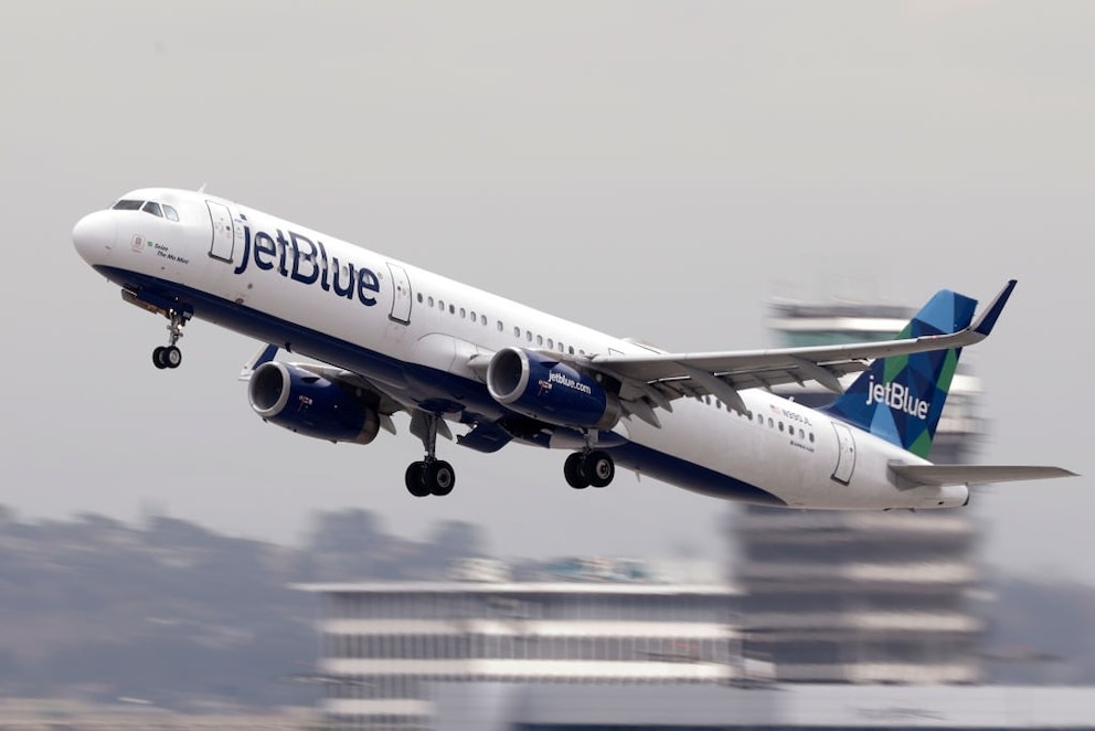 PHOTO: JetBlue Airways At Los Angeles International Airport