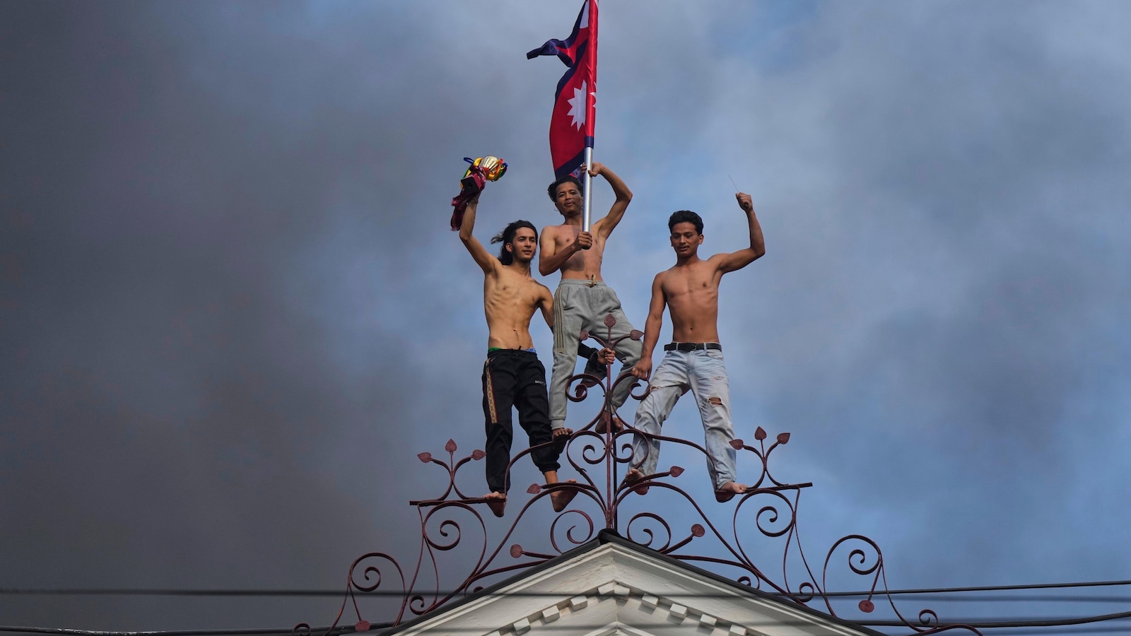 من المقرر أن يدلي النيباليون بأصواتهم في أول انتخابات منذ أطاحت الاحتجاجات بالحكومة السابقة