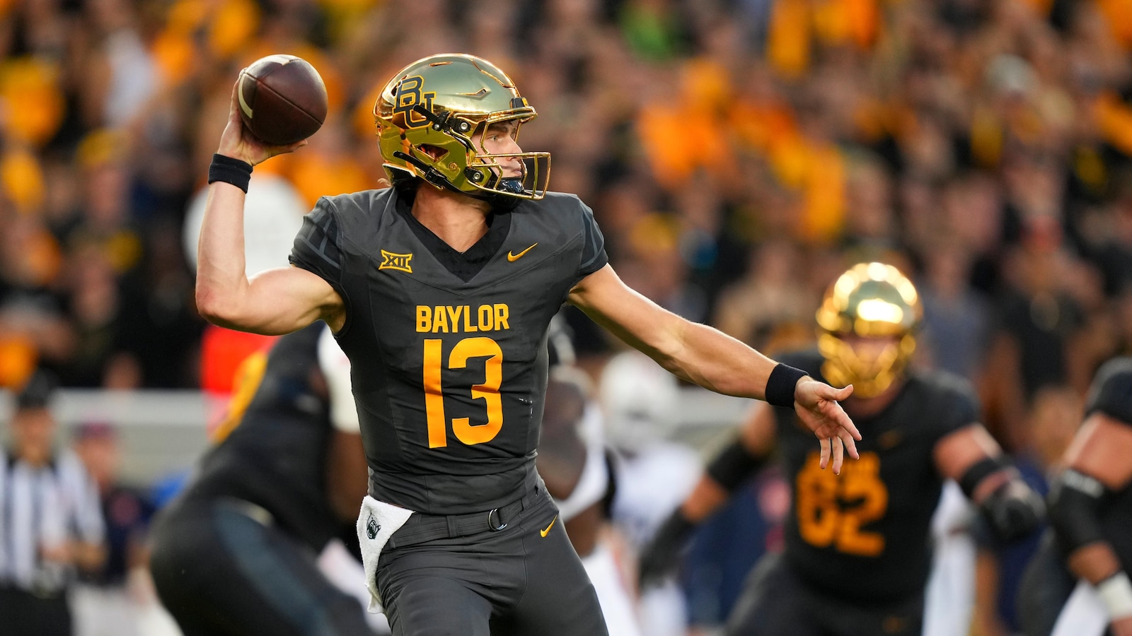 Auburn QB Jackson Arnold Scores 137 Yards in Season-Opening Win Over Baylor