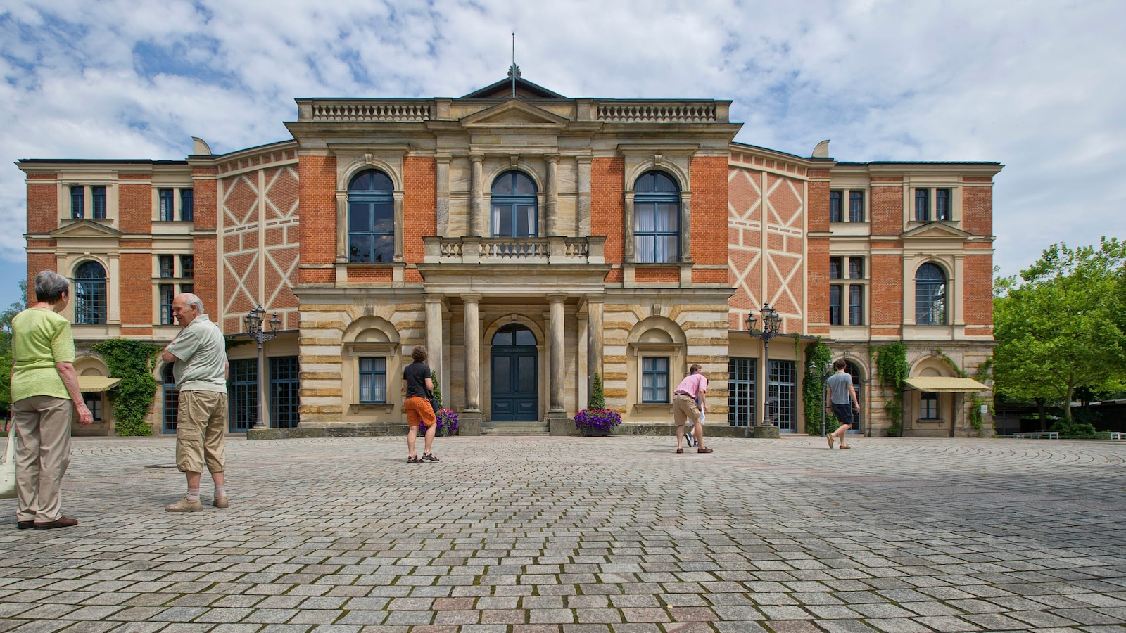 AI-assisted staging draws boos at the Richard Wagner festival in Germany