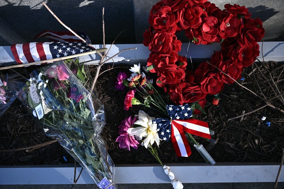 PHOTO: A makeshift memorial has been set up in honor of the two National Guard service members shot near the Farragut West Metro Station in Washington, D.C., on Nov. 28, 2025.