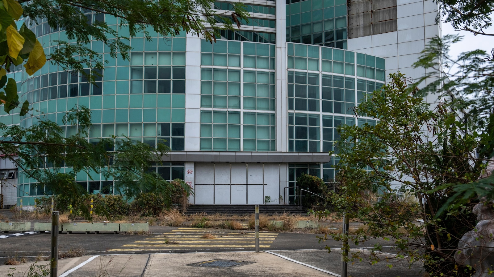 ألقي القبض على عامل في مكتبة في هونج كونج لبيعه سيرة ذاتية لجيمي لاي