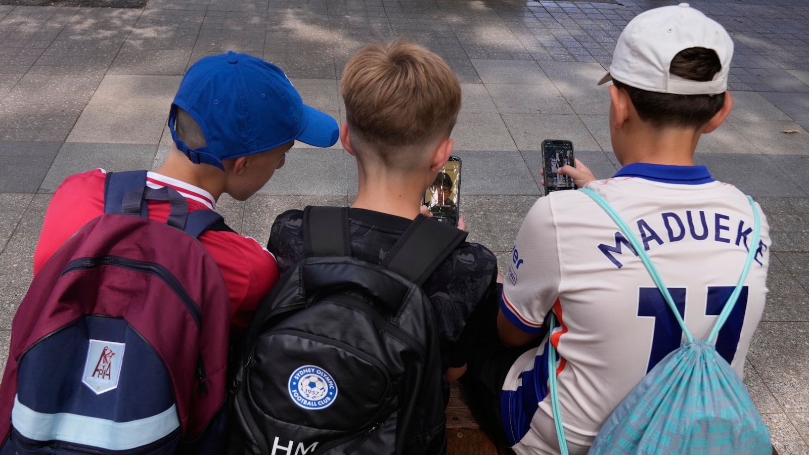 Australia plans to strengthen laws banning children from social media