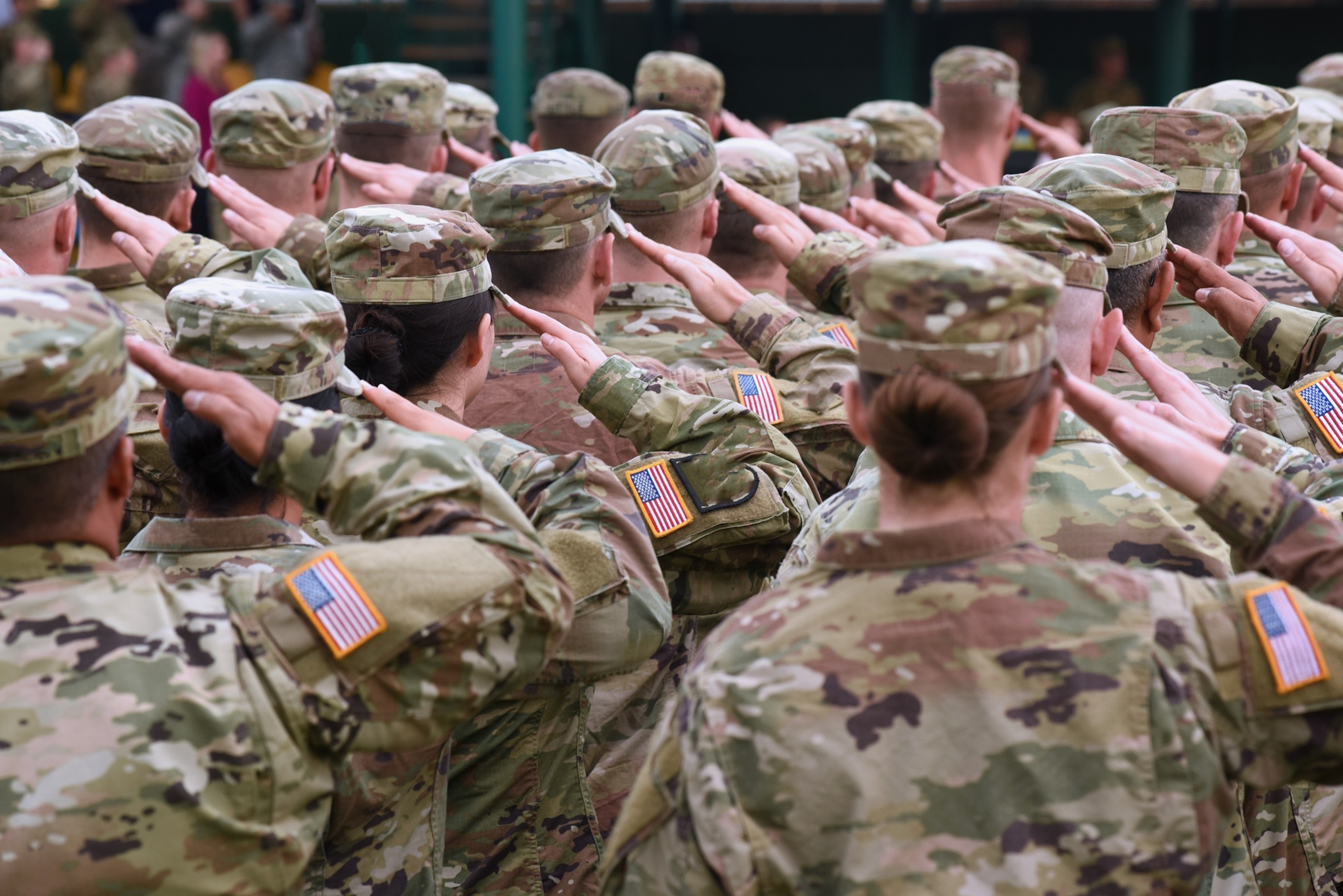 PHOTO: Saluting American soldiers.