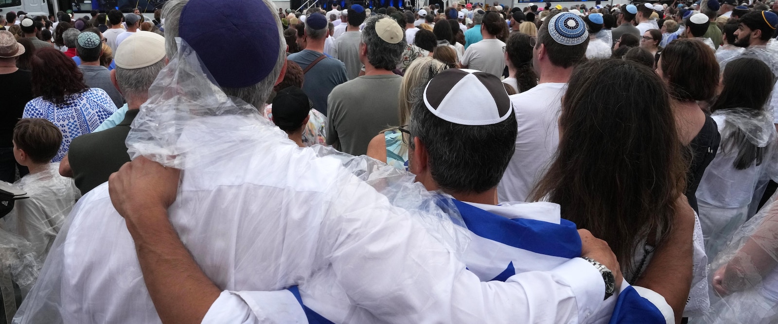 New weapons charges filed against suspect in deadly shooting at Bondi Beach Hanukkah festival