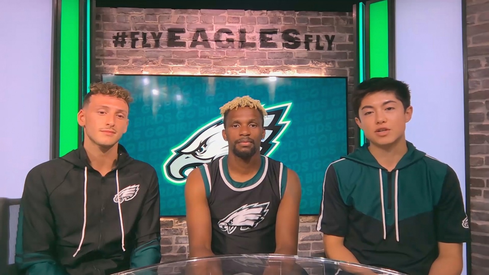 Male NFL cheerleaders share support following criticism of Vikings