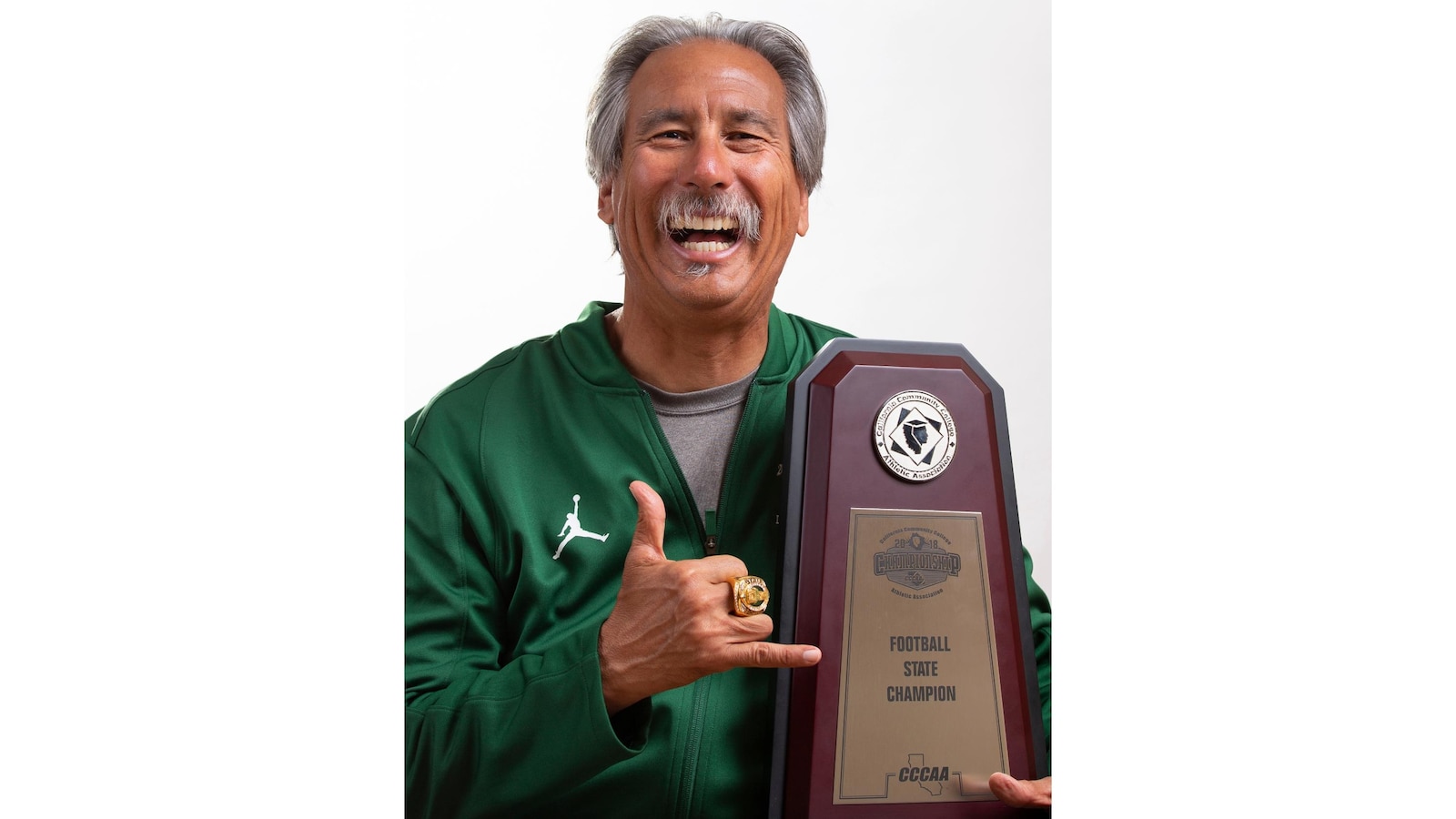 Man charged with murder in shooting of Oakland football coach and 'Last Chance U' star John Beam