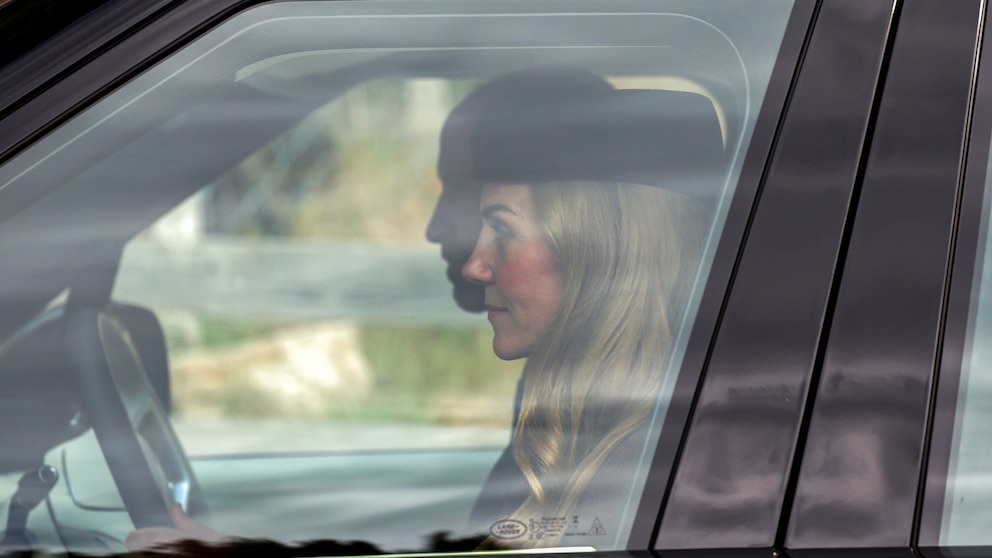 Kate Middleton steps out for church with her family, debuts blonder hair
