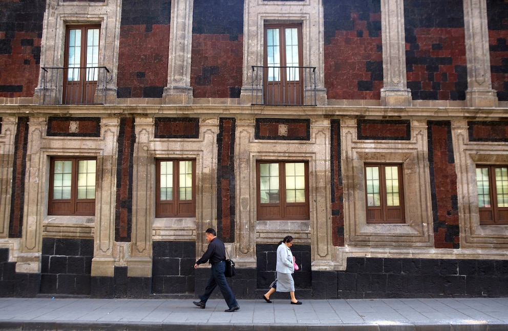 PHOTO: In this June 15, 2016, file photo, people walk past a slightly tilted historic building in downtown Mexico City. 