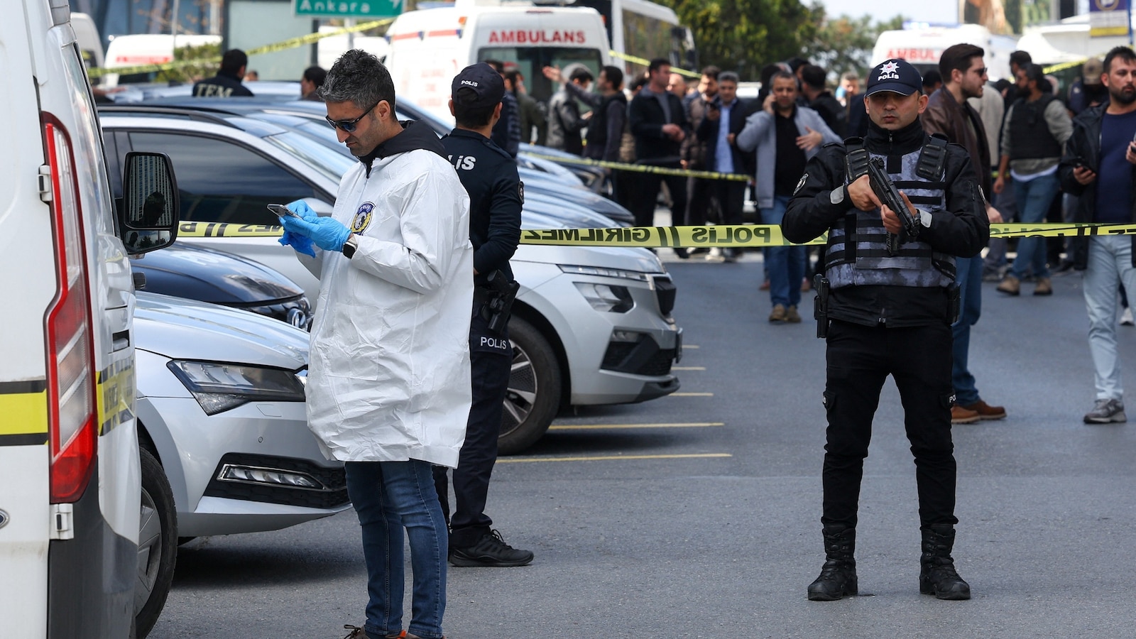 1 gunman shot dead outside Israeli consulate in Istanbul, 2 other gunmen injured, police say