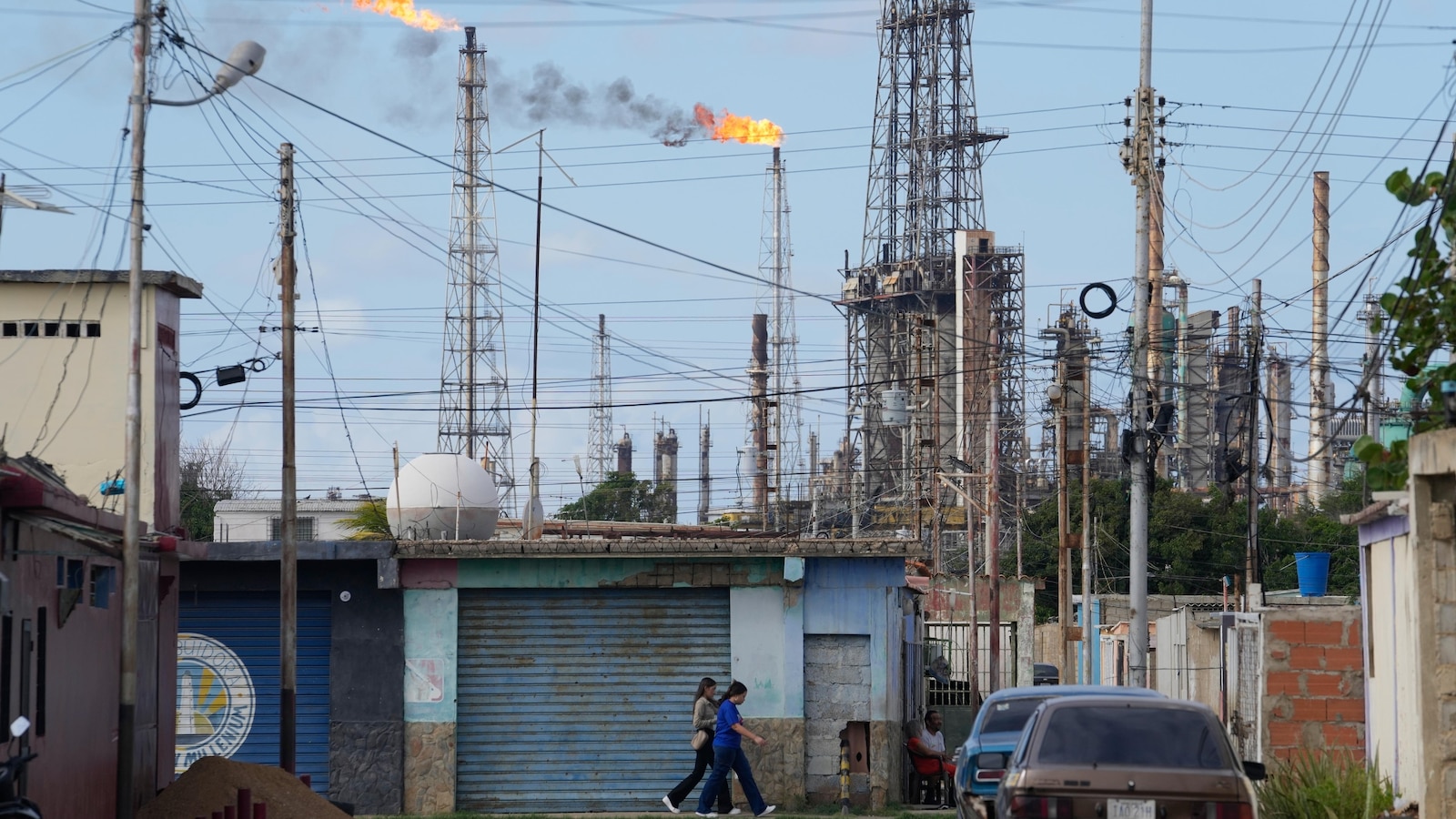 Законодателният орган на Венецуела обсъжда основен ремонт на своя петролен