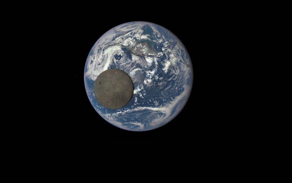 PHOTO: Far Side Of the Moon PIctured Orbiting Earth