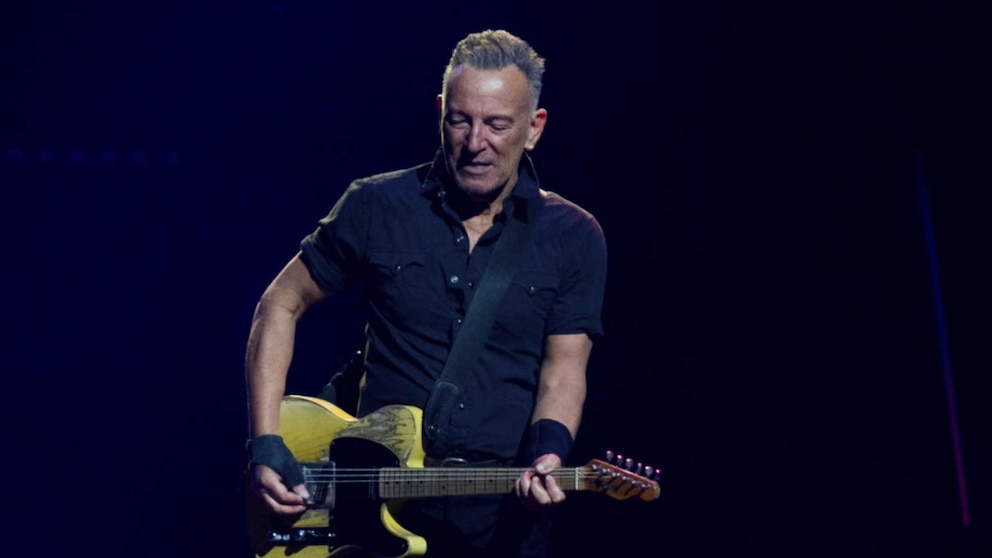 Video Springsteen postpones 3rd concert over illness ABC News