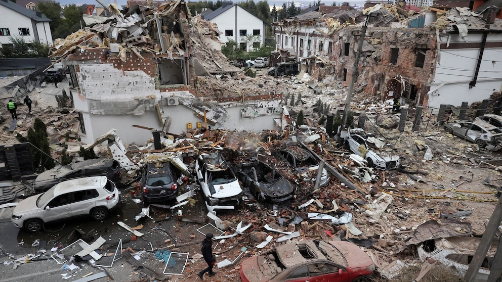 NATO fighter jets scrambled in Poland as Russia launches deadly strikes on Ukraine - ABC News