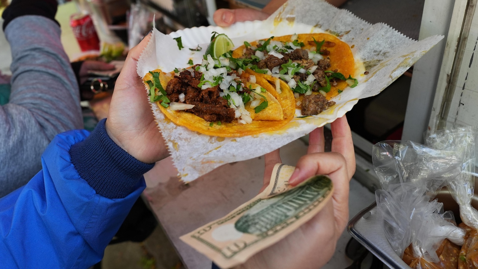 Chicagoans buy out street vendors amid immigration crackdown